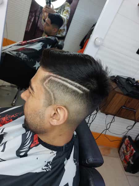 عکس پیرایش مدرن (آرایشگاه مردانه) در فاز یک شهرک ناجی آباد کاشان