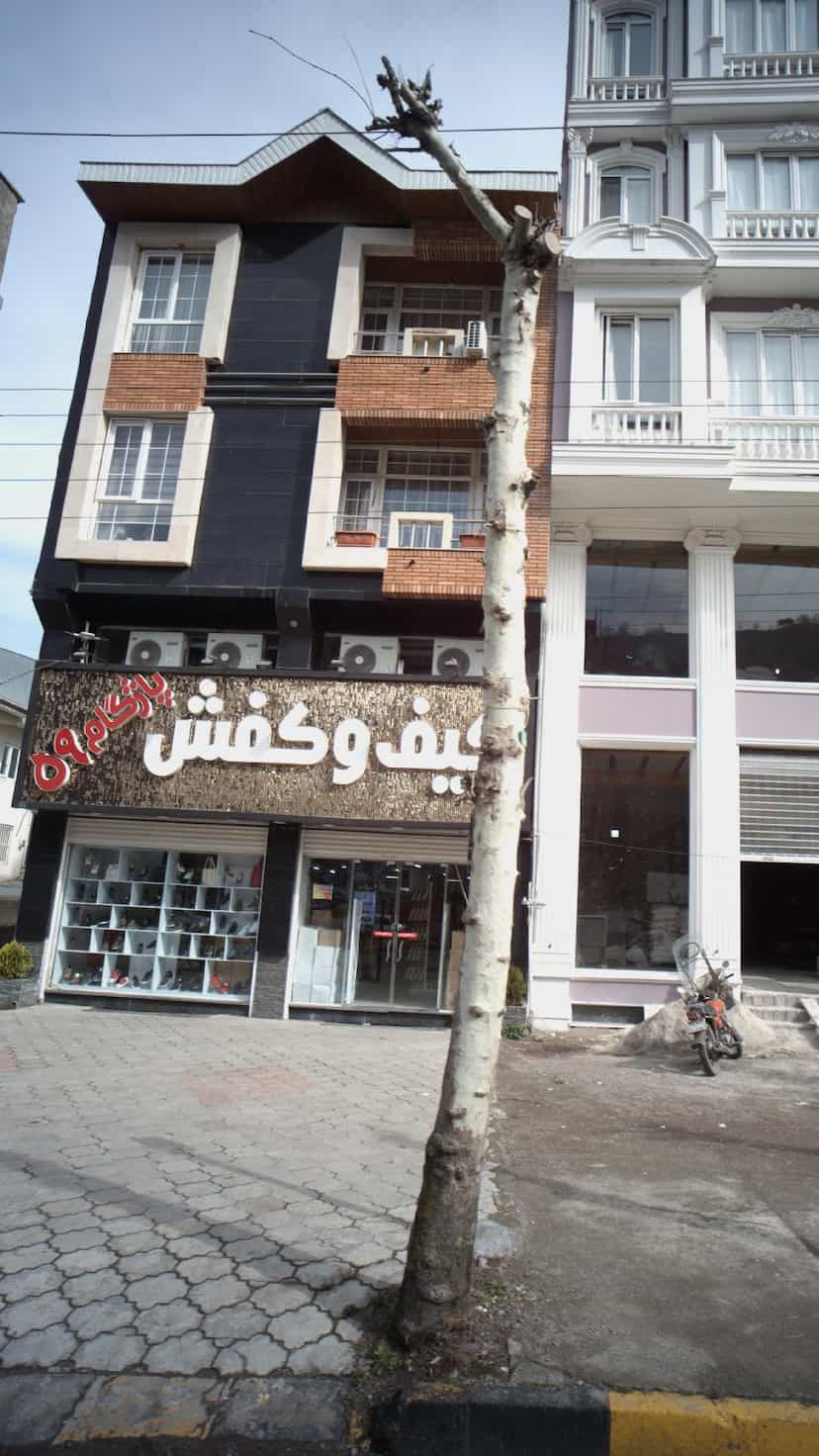 عکس کیف و کفش ولی عصر (پاژگام 59 سابق) در صاحب الزمان لاهیجان
