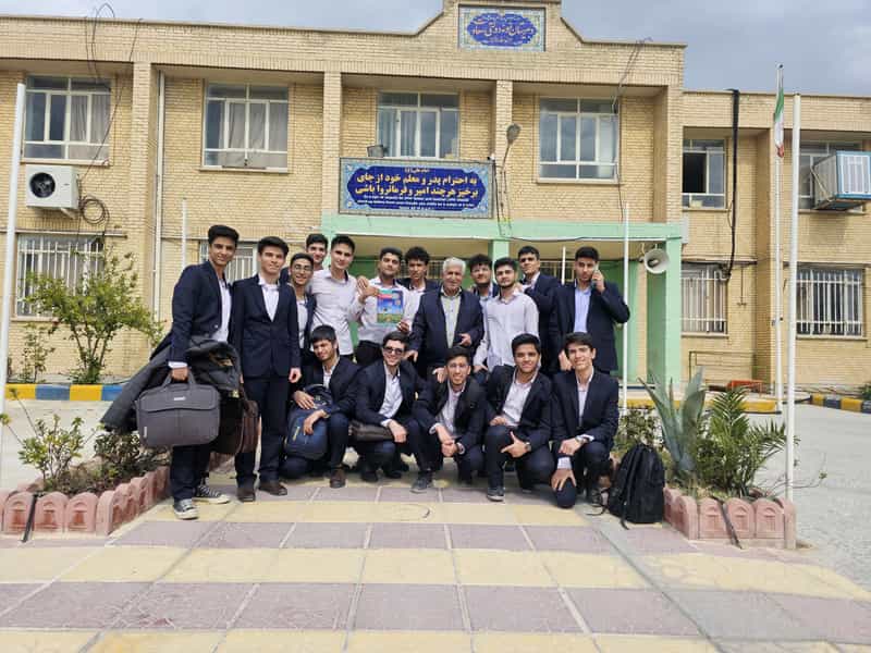 عکس دبیرستان سعادت در بیمارستان ولی عصر کازرون