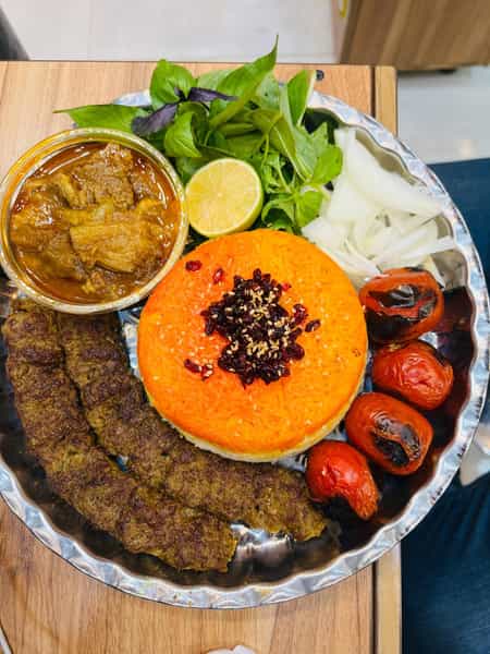 عکس رستوران و بیرون بر شیرازی در فرهنگ شهر کازرون