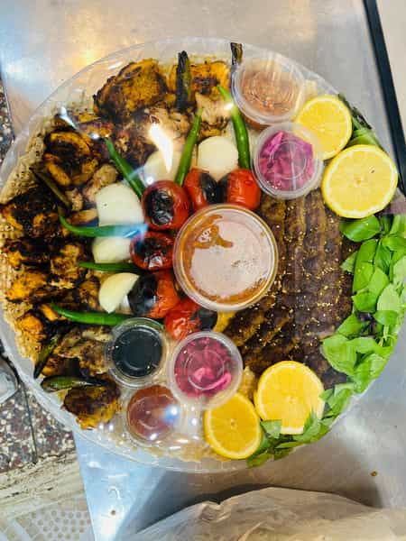 عکس رستوران و بیرون بر شیرازی در فرهنگ شهر کازرون