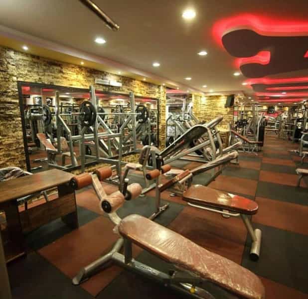 عکس باشگاه بدنسازی هدف در حضرتی کازرون