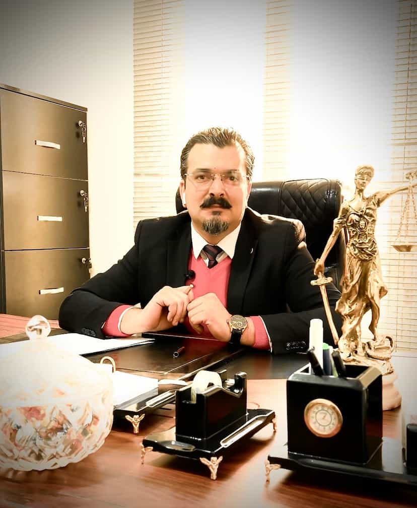 عکس وکیل پایه یک دادگستری رئوف یازرلو