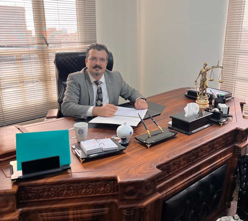 عکس وکیل پایه یک دادگستری رئوف یازرلو