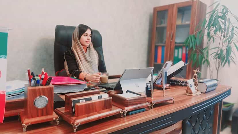 عکس دفتر وکالت نگین ربیعی