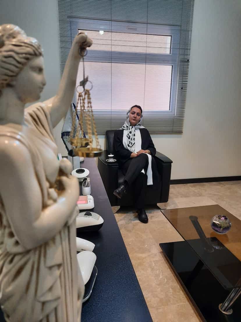 عکس وکیل پایه یک دادگستری ملکی و ثبتی