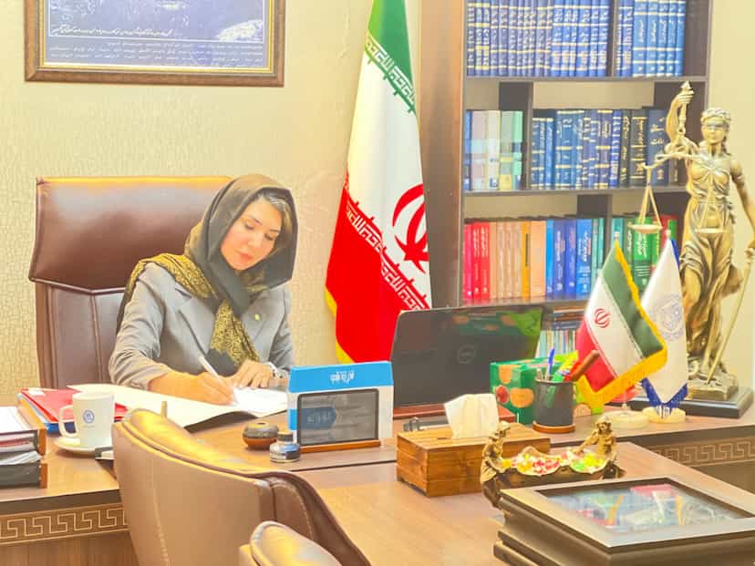 عکس وکیل پایه یک دادگستری سمیه حسینی دخت