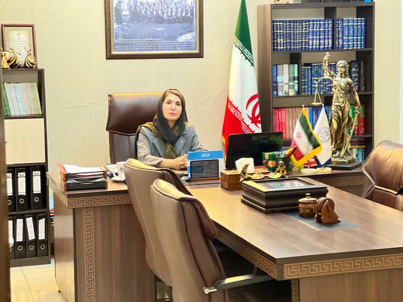 عکس وکیل پایه یک دادگستری سمیه حسینی دخت