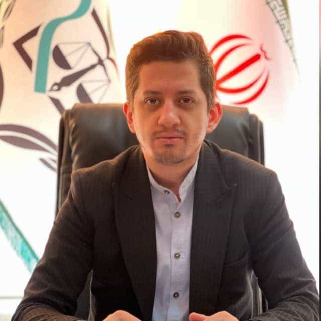 عکس مظفر بیات وکیل حقوقی و مهاجرت