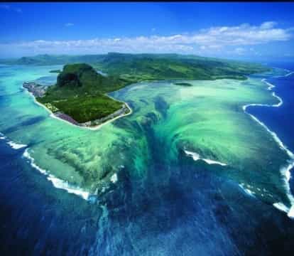 عکس آژانس مسافرتی دوران طلایی پارسیان