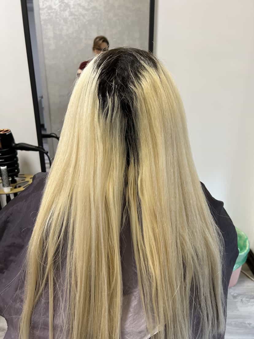 عکس سالن زیبایی و کاشت ناخن آرلا