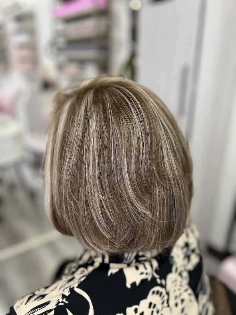 عکس سالن زیبایی و کاشت ناخن آرلا