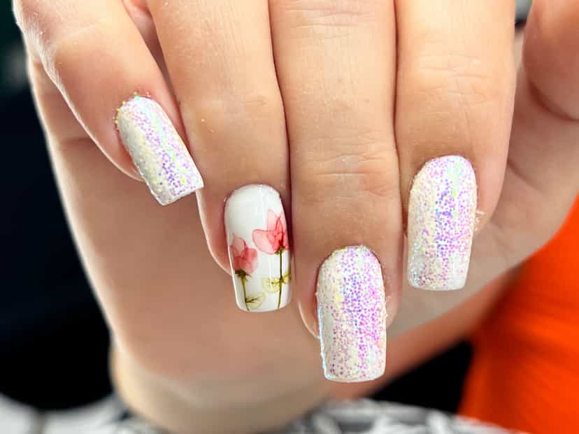 عکس سالن زيبايي بهناز خاتمي(نانا پونك سابق)