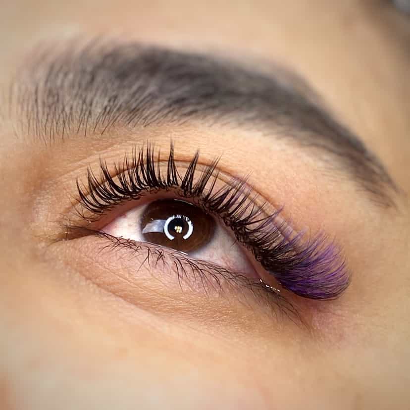 عکس سالن تخصصی ناخن، مژه، رنگ و لایت لاراتیس
