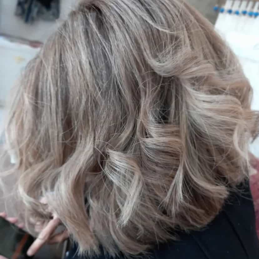 عکس سالن تخصصی ناخن، مژه، رنگ و لایت لاراتیس
