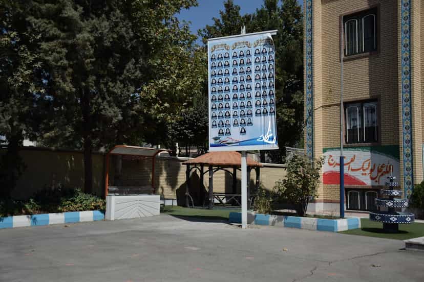 عکس دبیرستان نمونه دولتی عزیزاله پزشکی در نواب صفوی شهریار