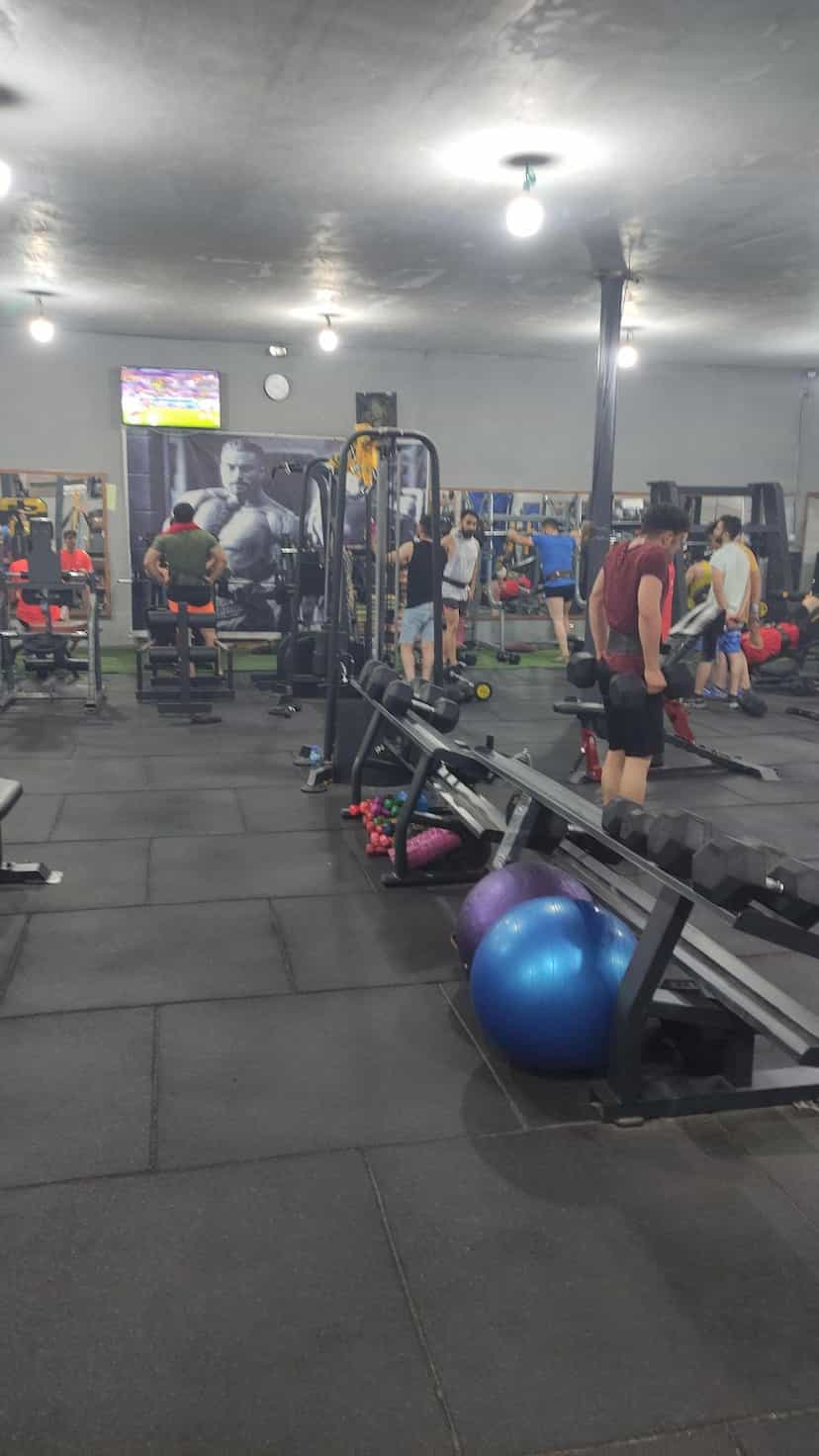 عکس باشگاه بدنسازی فتحی