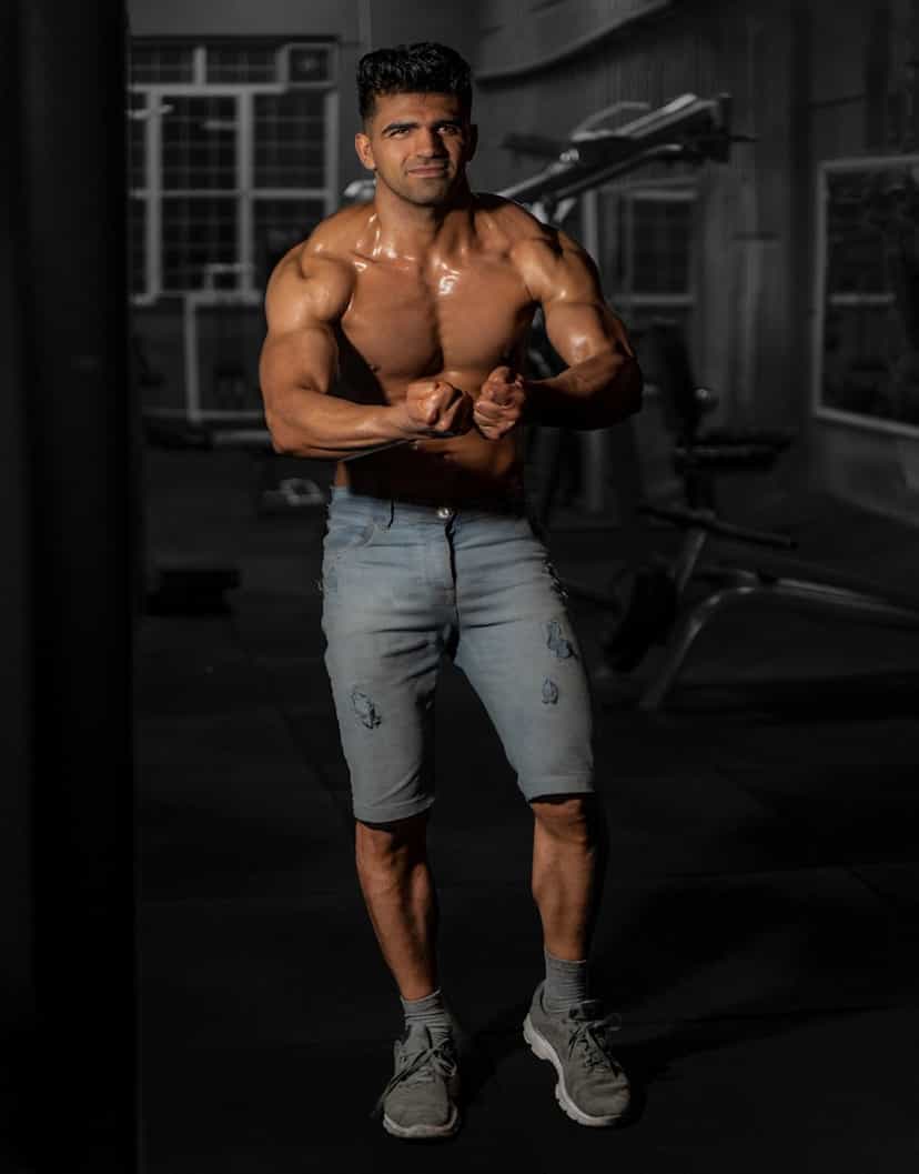 عکس مربی آنلان بدنسازی