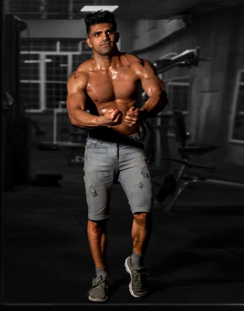 عکس مربی آنلان بدنسازی