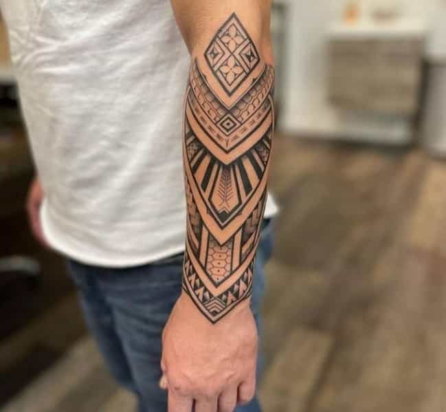 عکس سالن تتو مبینا در فاز ۱ اندیشه شهریار