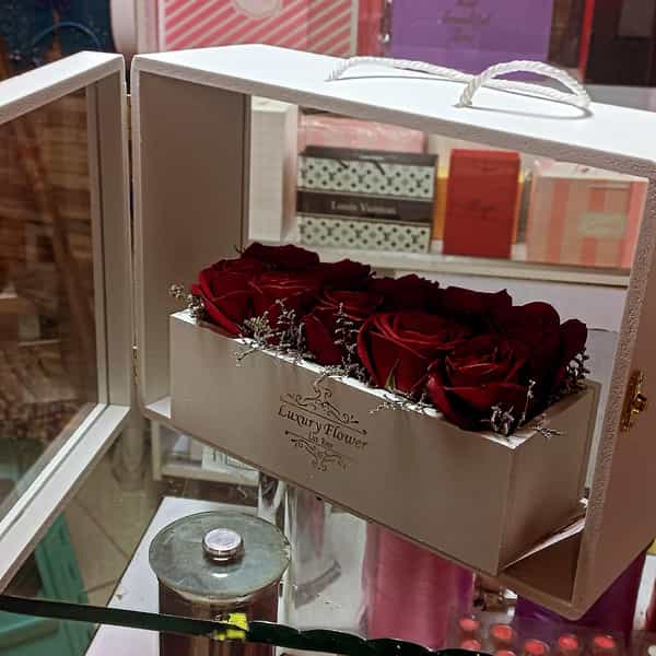 عکس گل فروشی و تم تولد در شهر اسلام‌شهر