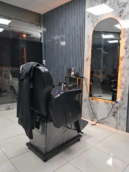 عکس پیرایش علی در شهر قدس