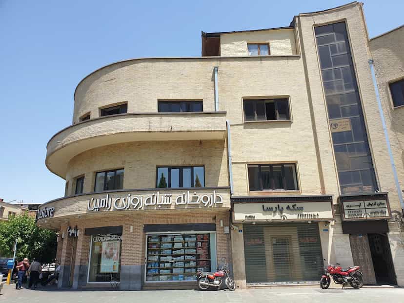 عکس داروخانه شبانه روزی رامین