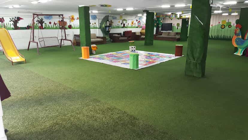 عکس پیش دبستان و دبستان دخترانه رسا