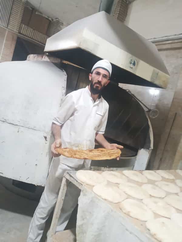 عکس نانوای بربری مسعودی در هفتاد دستگاه آمل