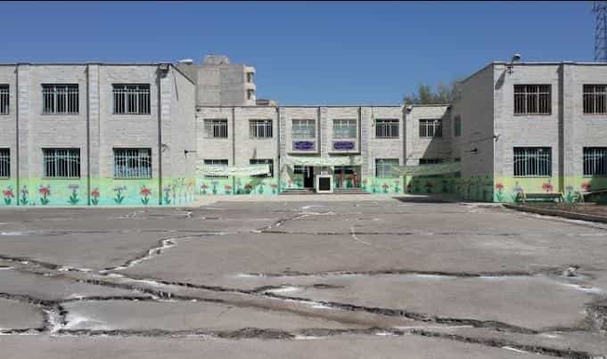 عکس دبیرستان پسرانه نمونه دولتی شیخ مفید در جانبازان اردبیل