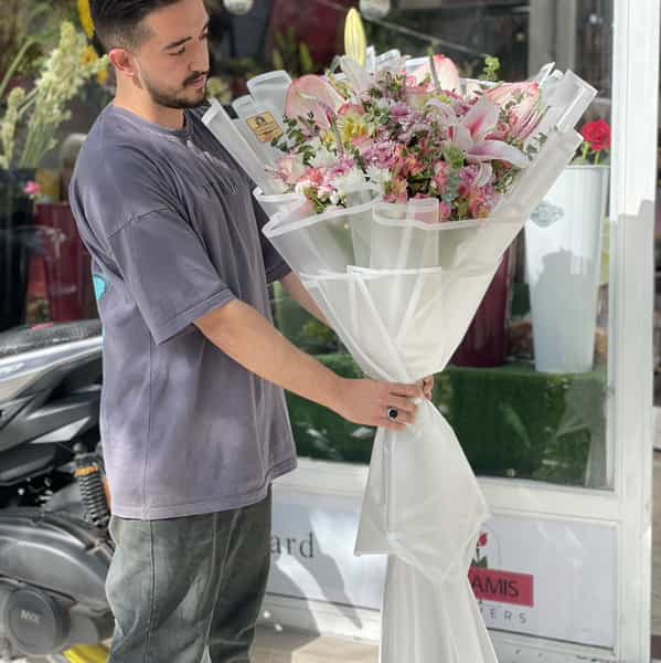 عکس گل آرامیس شعبه والی در ججین اردبیل