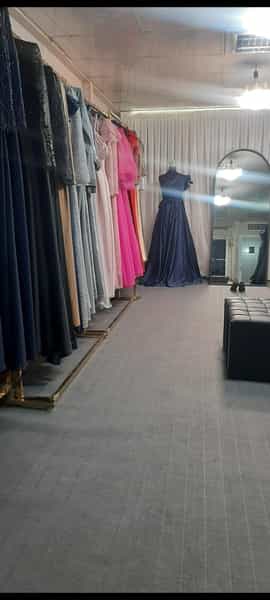 عکس مزون لباس مجلسی فلورا در جهاد کرمان