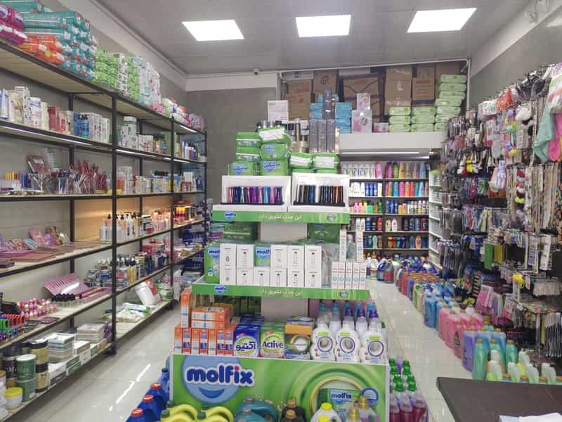 عکس لوازم آرایشی و بهداشتی دلا در مطهری کرمان