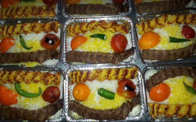 عکس تهیه غذای عسکری راد در فاز ۲ شهرک شهید ایرانمنش کرمان