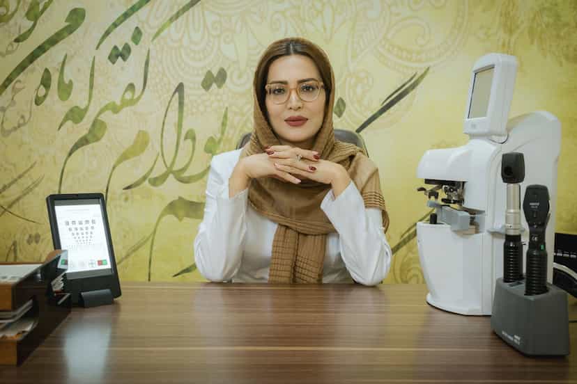 عکس عینک سازی و عینک فروشی بینایی سنجی روشنا در فیروزه کرمان