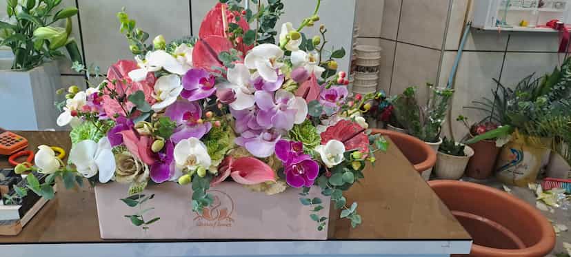 عکس گلفروشی کلاسیک در آبنوس کرمان