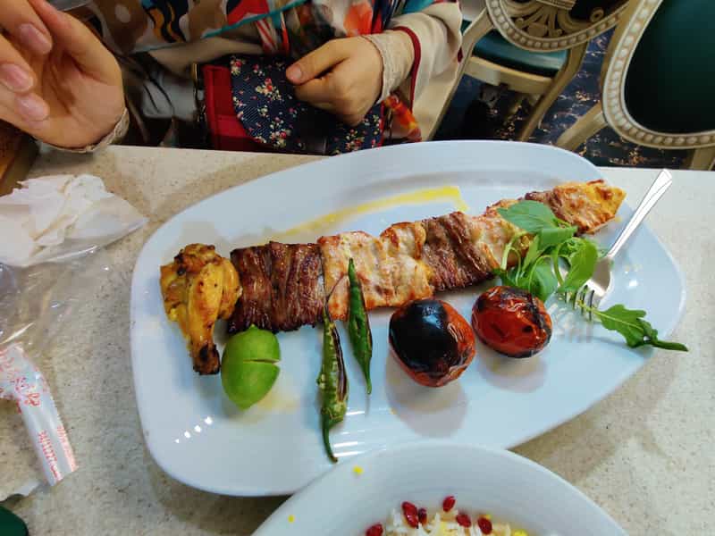 عکس رستوران نمونه در سرچشمه قزوین