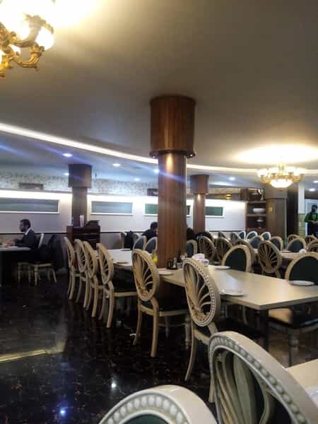 عکس رستوران نمونه در سرچشمه قزوین