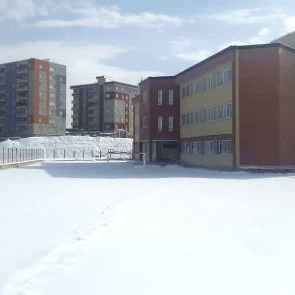 عکس دبیرستان پسرانه دوره اول فرهنگ در بهاران ۱.۱۹ سنندج