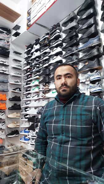 عکس کفش نیلی در علوی خرم‌آباد