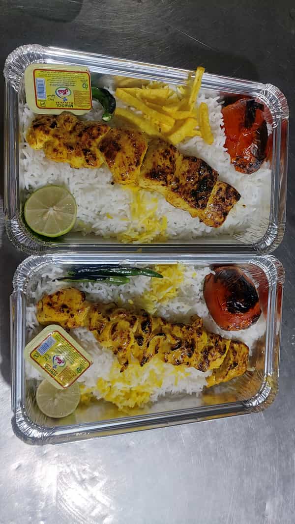 عکس آشپزخانه و بیرون بر میزبان در داماهی بندرعباس