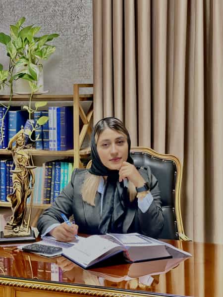 عکس وکیل پایه یک دادگستری خانم اسما سالاری در رسالت بندرعباس