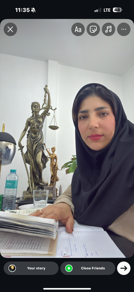 عکس رویانوری حسن آبادی وکیل پایه یک دادگستری در دانشگاه بندرعباس