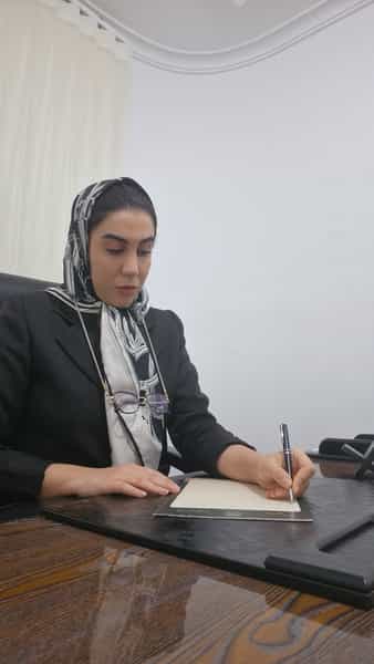 عکس نگین عارفی وکیل پایه یک دادگستری در دانشگاه بندرعباس
