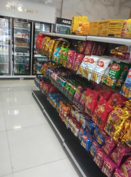 عکس سوپر مارکت گلستان در زاد قم