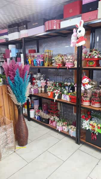 عکس گل فروشی نیلوفر آبی در بازار باش ارومیه