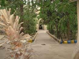 عکس دبیرستان ماندگار امام صادق در جوی شور قم