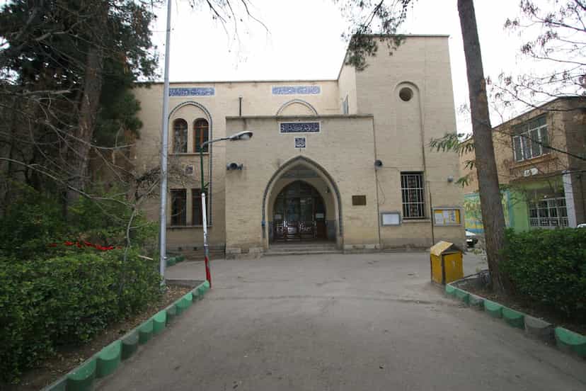 عکس دبیرستان ماندگار امام صادق در جوی شور قم
