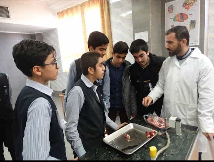 عکس دبیرستان دکتر خرمی در شهر قم