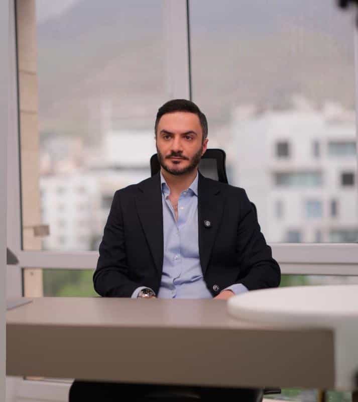 عکس متخصص جراحی فک و صورت دکتر حامد محمودی